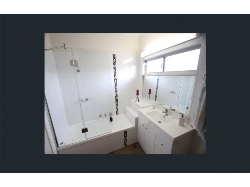 5 WARREN ST, Thomson VIC 3219