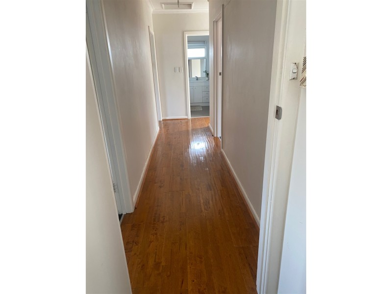 5 WARREN ST, Thomson VIC 3219