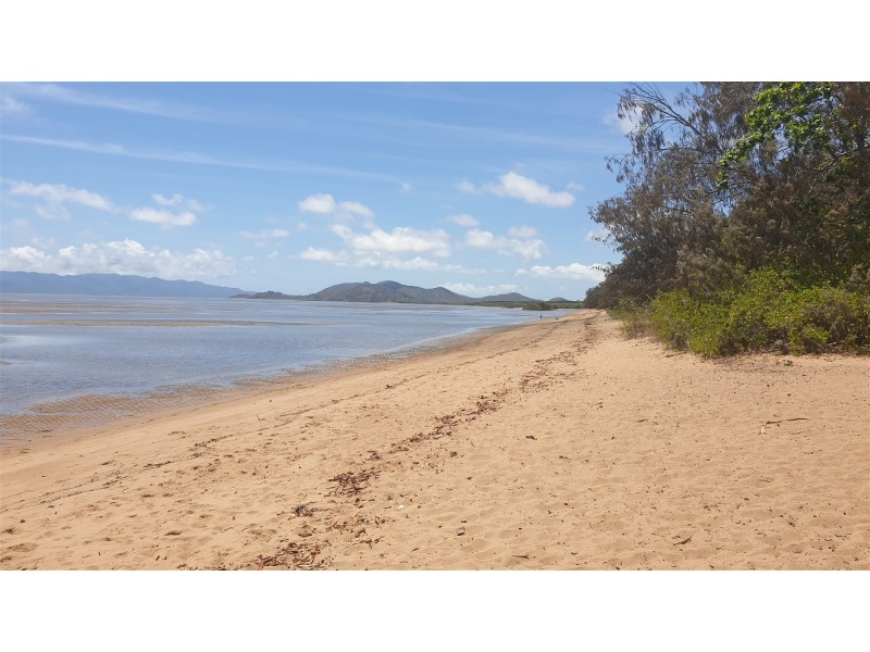 24 Baxendell Place, Bushland Beach QLD 4818