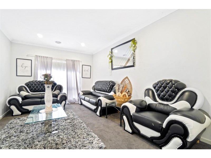 25 Riverton boulevard, Melton West VIC 3337