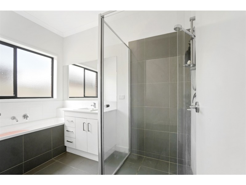 25 Riverton boulevard, Melton West VIC 3337