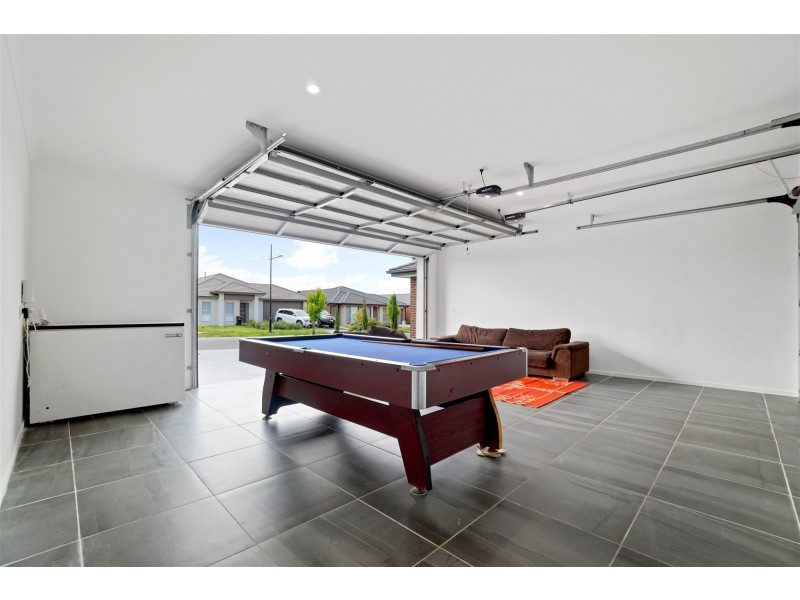 25 Riverton boulevard, Melton West VIC 3337