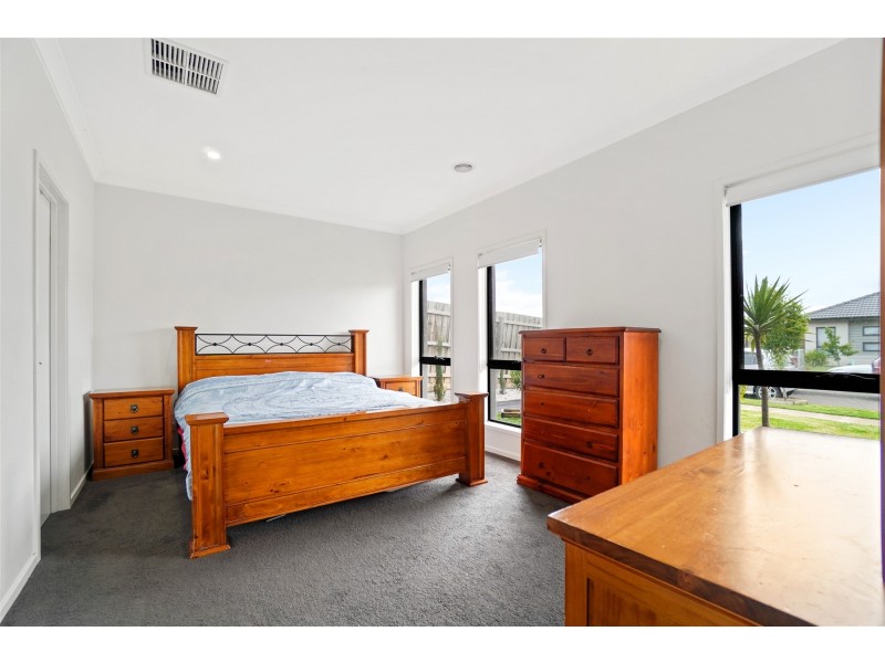 25 Riverton boulevard, Melton West VIC 3337