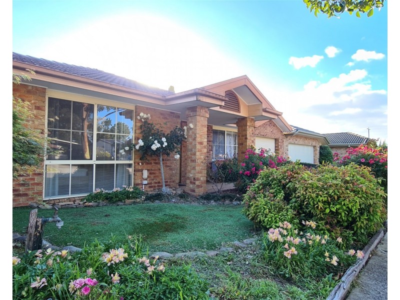 8 Hinkley Avenue, Croydon VIC 3136