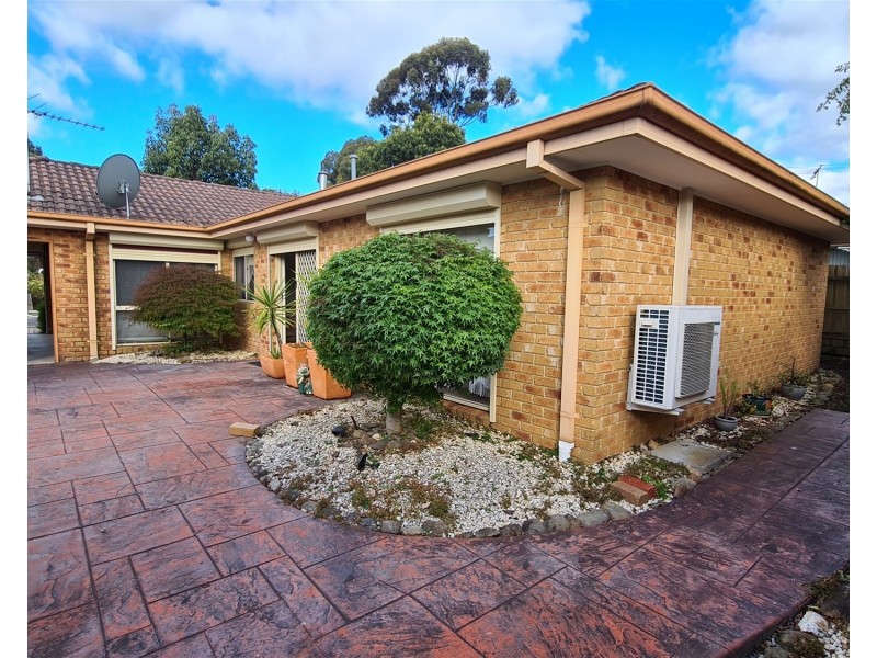 8 Hinkley Avenue, Croydon VIC 3136