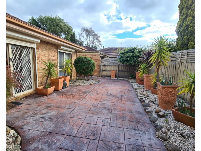 8 Hinkley Avenue, Croydon VIC 3136