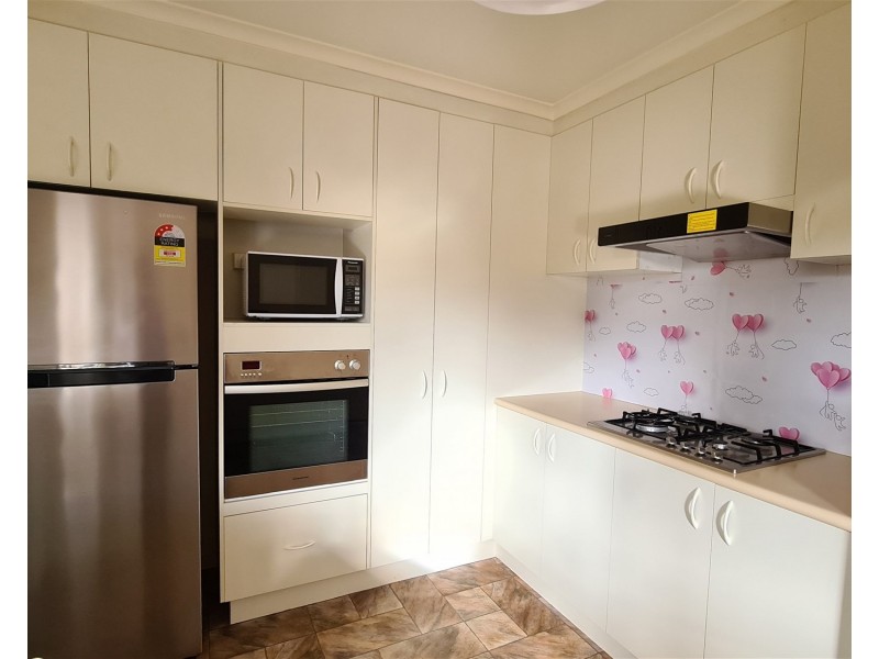 8 Hinkley Avenue, Croydon VIC 3136