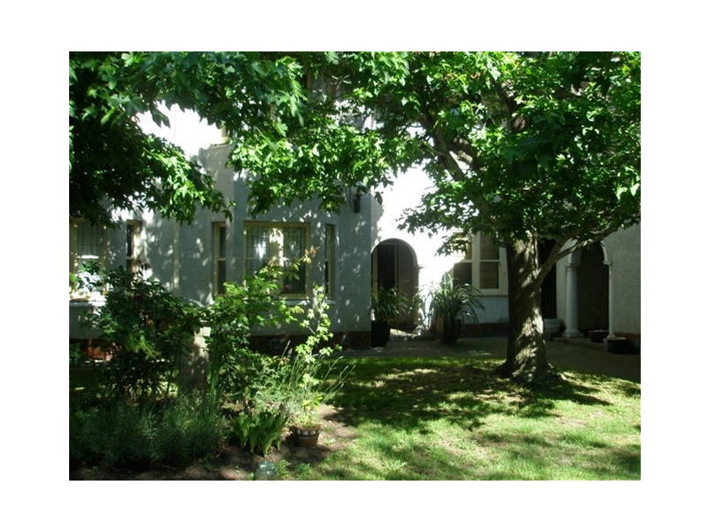 8/2b Hawsleigh Ave, St Kilda East VIC 3183