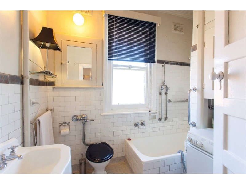 8/2b Hawsleigh Ave, St Kilda East VIC 3183