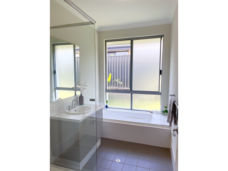 9 Semerwater Crescent, Aveley WA 6069