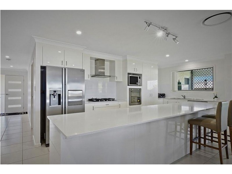 19 Rosebrook Place, Gracemere QLD 4702