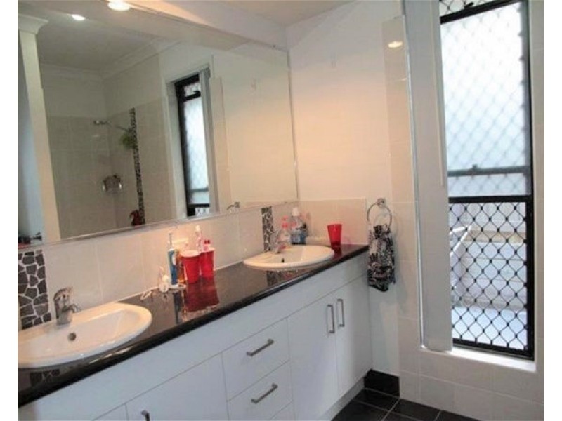 12 Beagle Avenue, Nikenbah QLD 4655