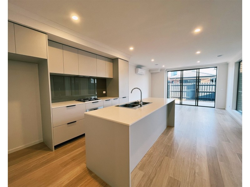 64 Cricklewood Circuit, Narre Warren VIC 3805