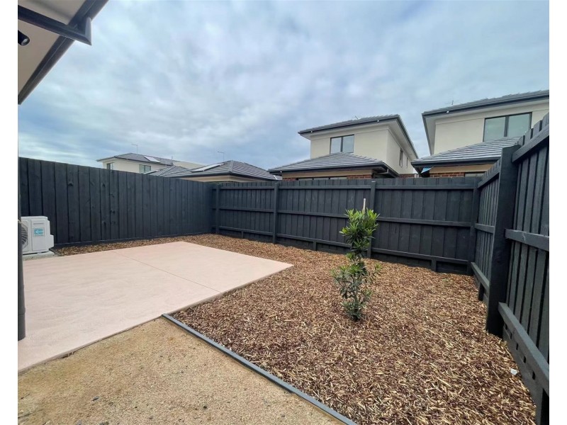 64 Cricklewood Circuit, Narre Warren VIC 3805