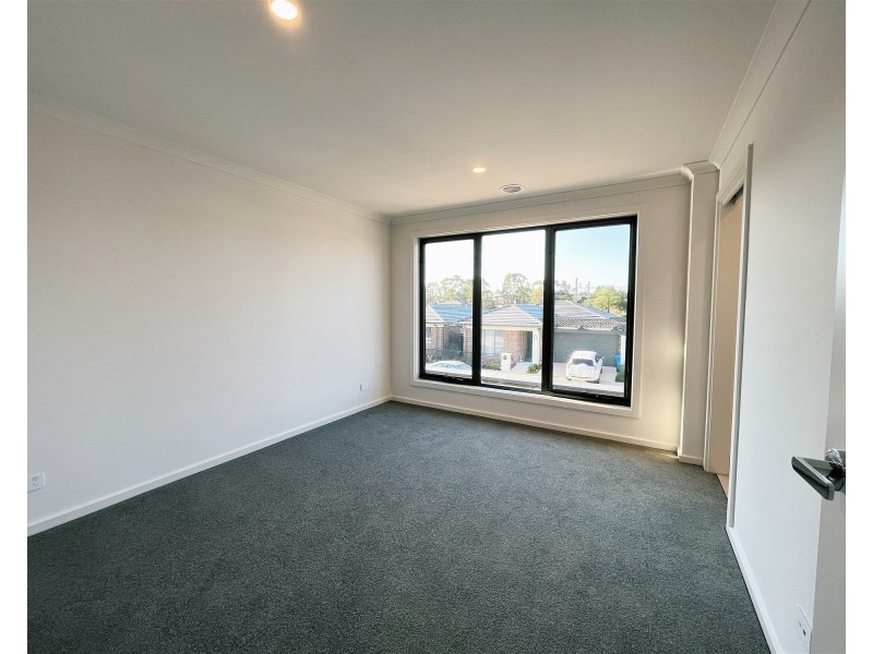 64 Cricklewood Circuit, Narre Warren VIC 3805