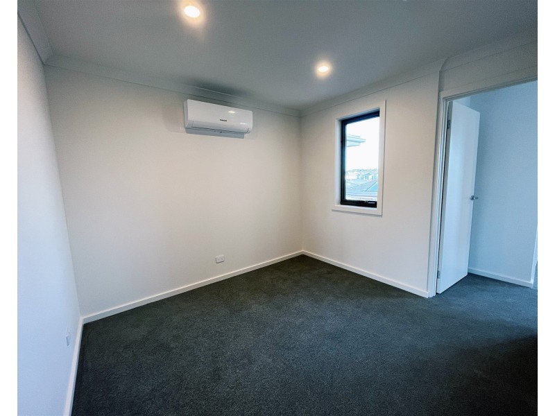 64 Cricklewood Circuit, Narre Warren VIC 3805