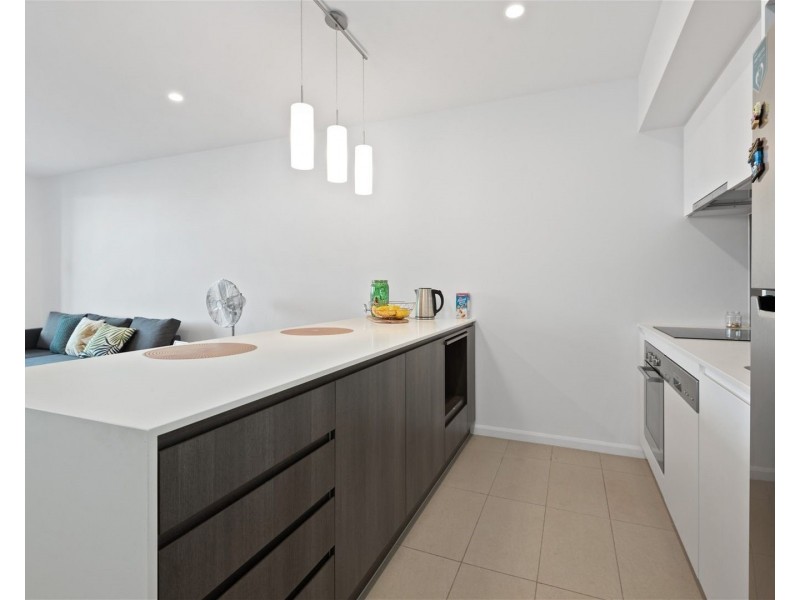 10508/300  OLD CLEVELAND ROAD, Coorparoo QLD 4151