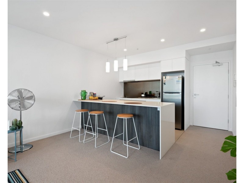 10508/300  OLD CLEVELAND ROAD, Coorparoo QLD 4151