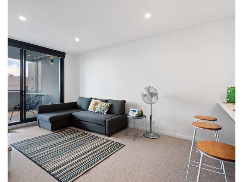 10508/300  OLD CLEVELAND ROAD, Coorparoo QLD 4151