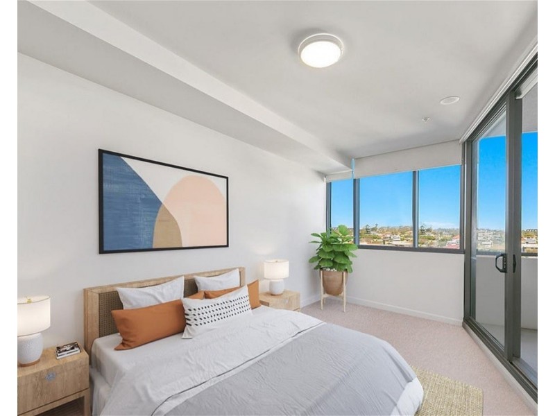 10508/300  OLD CLEVELAND ROAD, Coorparoo QLD 4151