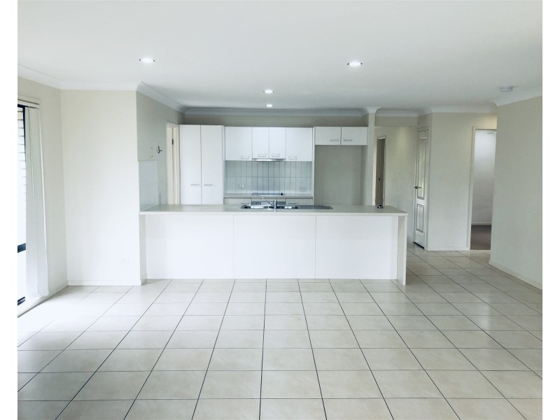 8 Arcadia Boulevard, Pimpama QLD 4209