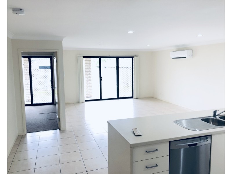 8 Arcadia Boulevard, Pimpama QLD 4209