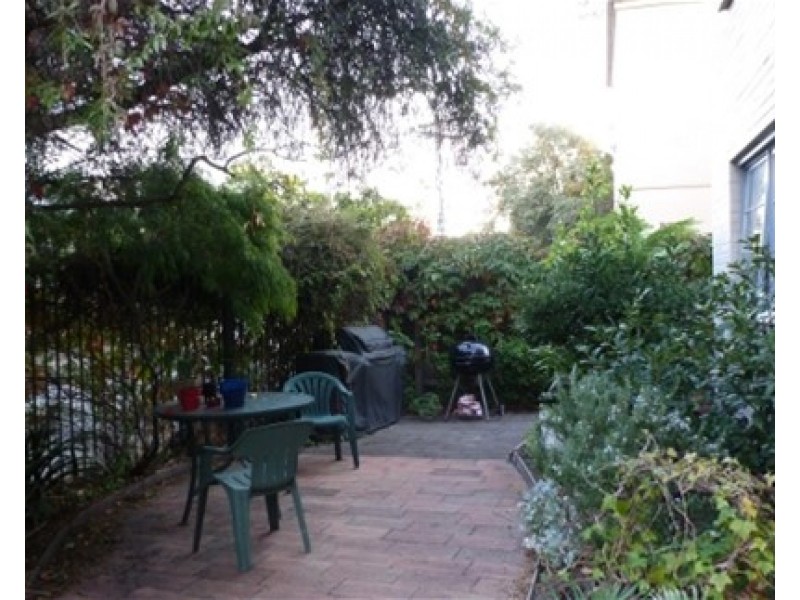 2/30 Edmund St, Clifton Hill VIC 3068