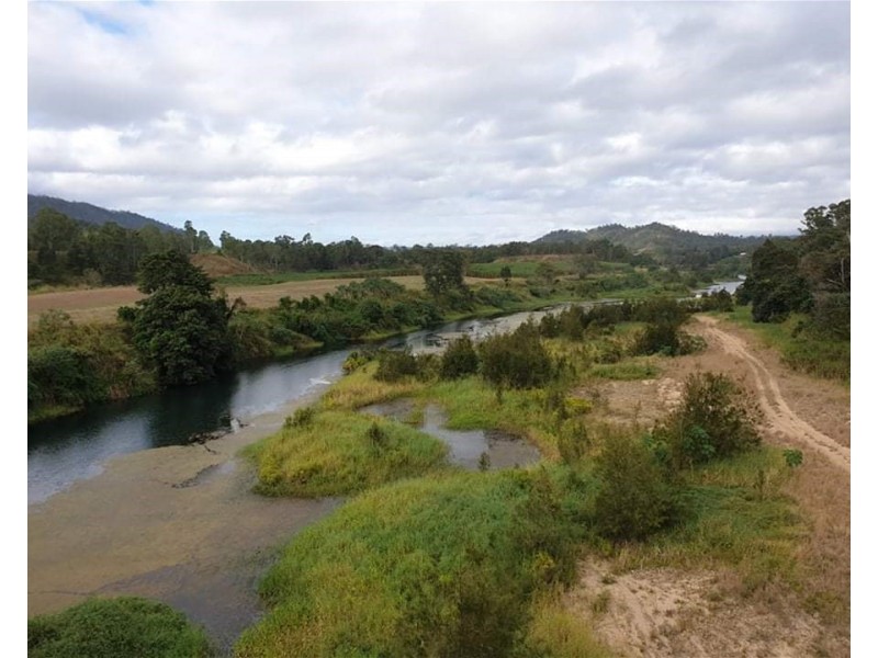 215 Mia Mia Connection Rd, Mirani QLD 4754