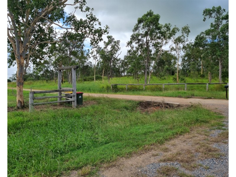 215 Mia Mia Connection Rd, Mirani QLD 4754