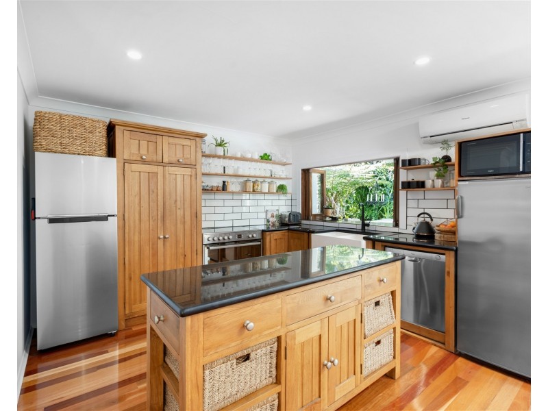 6 Remount Place, Carrara QLD 4211