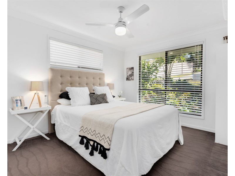 6 Remount Place, Carrara QLD 4211
