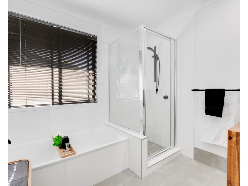 6 Remount Place, Carrara QLD 4211