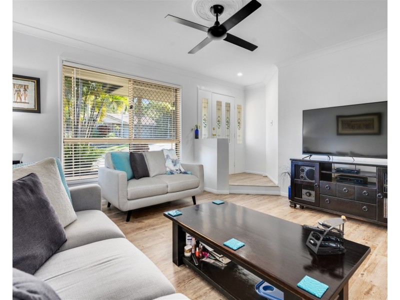 1 Regal Court, Highland Park QLD 4211