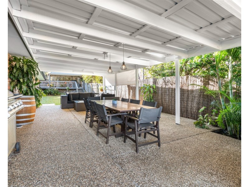 1 Regal Court, Highland Park QLD 4211