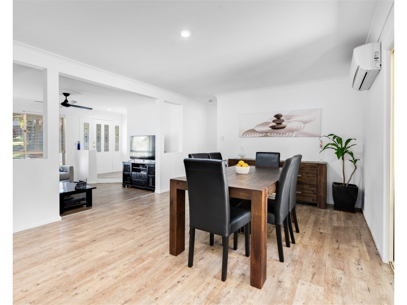 1 Regal Court, Highland Park QLD 4211