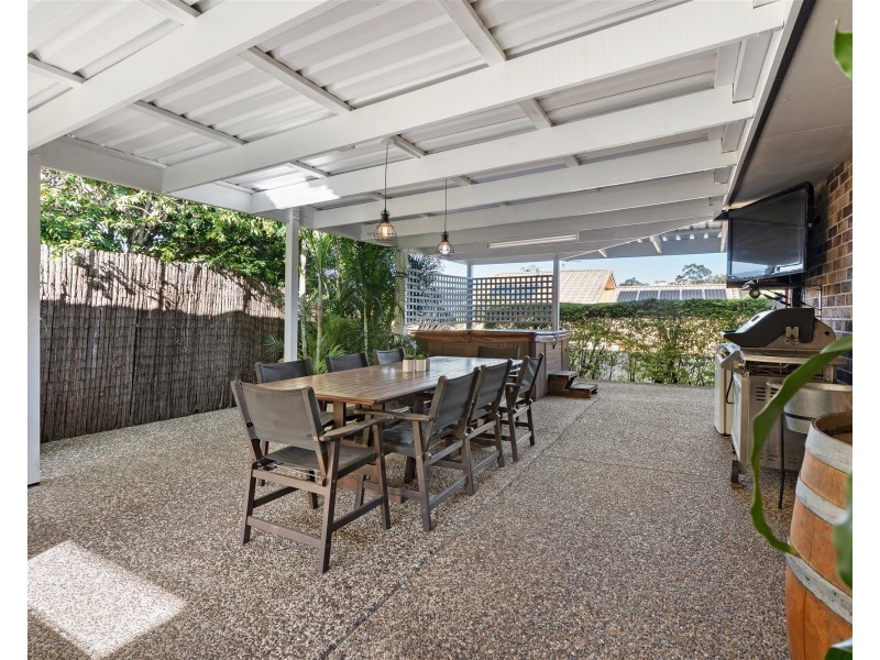 1 Regal Court, Highland Park QLD 4211
