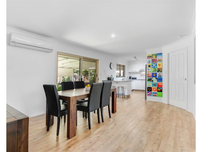 1 Regal Court, Highland Park QLD 4211