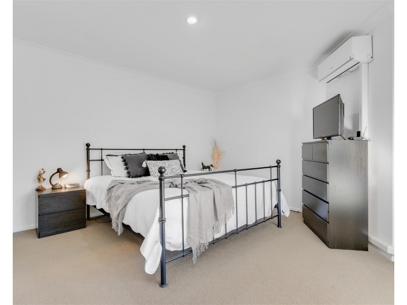 1 Regal Court, Highland Park QLD 4211
