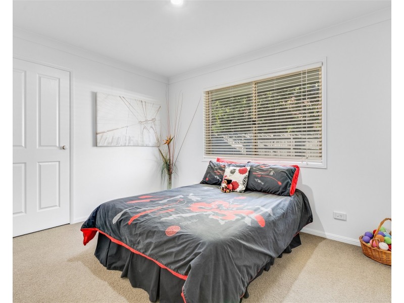 1 Regal Court, Highland Park QLD 4211