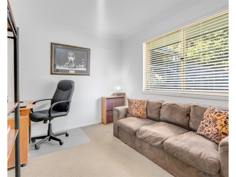 1 Regal Court, Highland Park QLD 4211