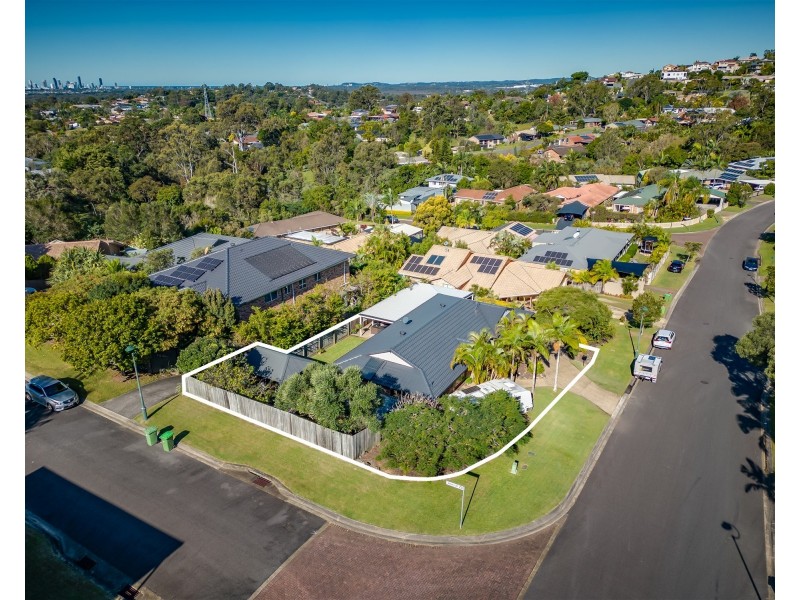 1 Regal Court, Highland Park QLD 4211