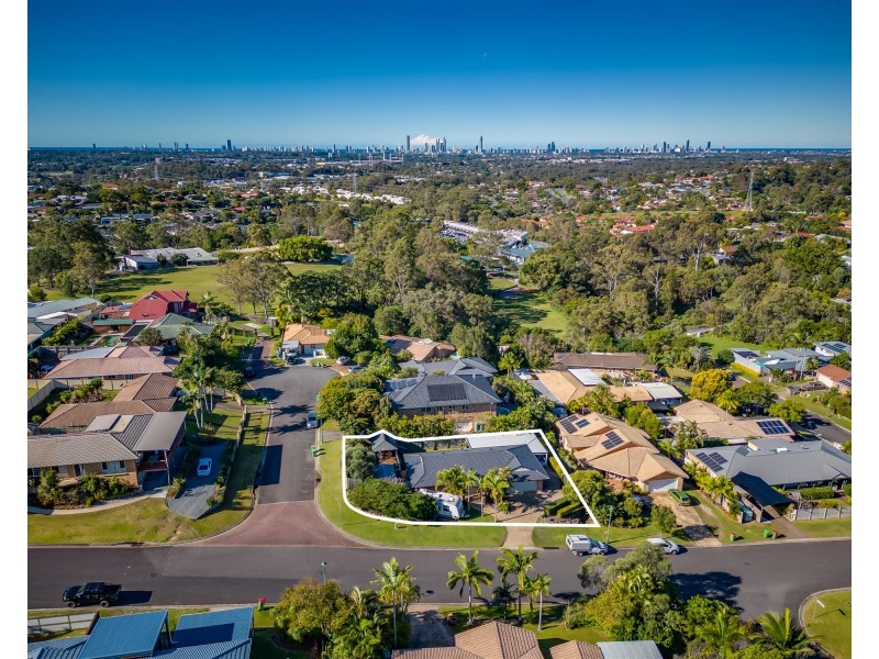 1 Regal Court, Highland Park QLD 4211
