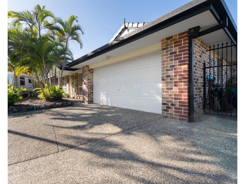 1 Regal Court, Highland Park QLD 4211