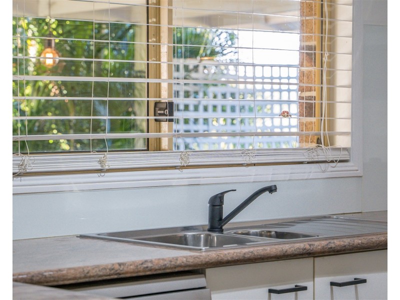 1 Regal Court, Highland Park QLD 4211
