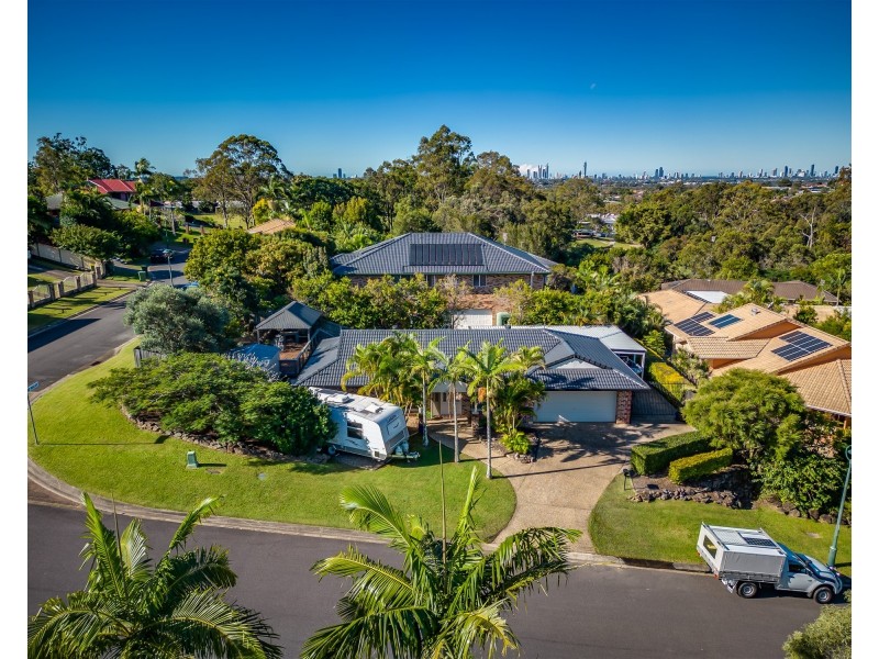 1 Regal Court, Highland Park QLD 4211