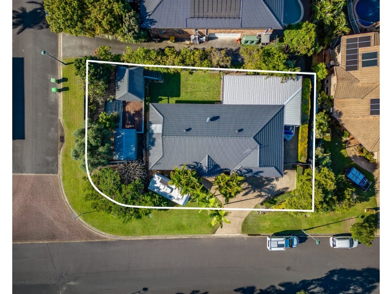 1 Regal Court, Highland Park QLD 4211
