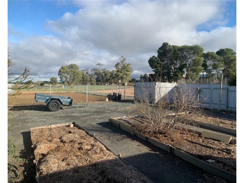 78 Railway Tce East, Snowtown SA 5520