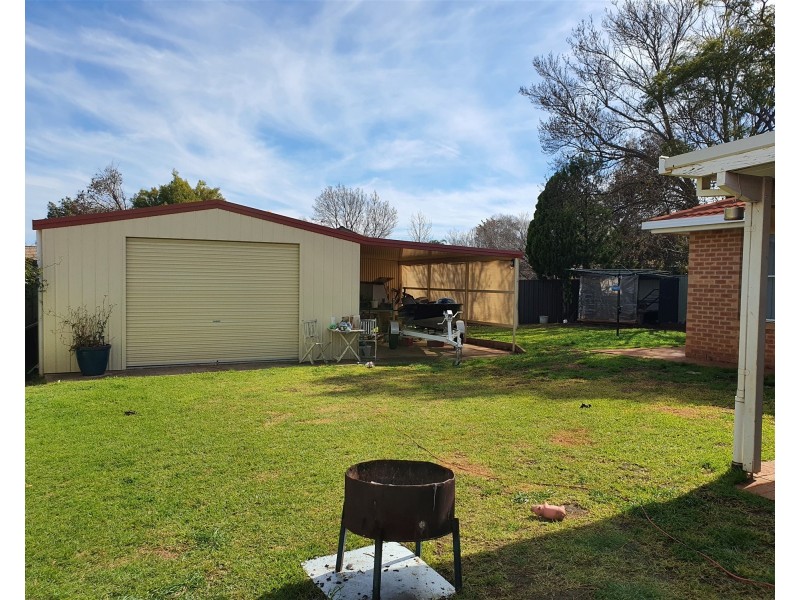 14 St Albans Way, Dubbo NSW 2830