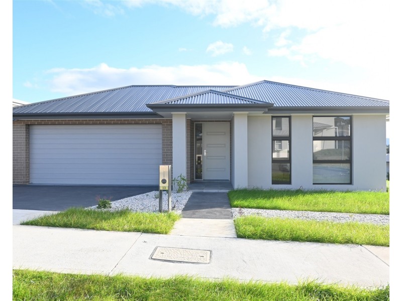 13 Dairyman Place, Calderwood NSW 2527