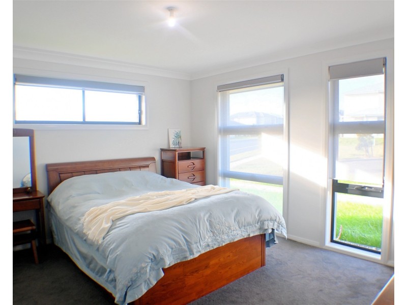 13 Dairyman Place, Calderwood NSW 2527